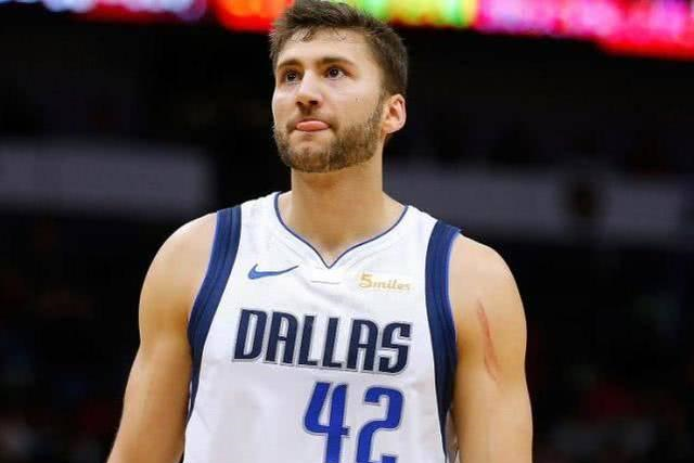 联盟领军球员展现统治力，全场观众尊敬有加(统治联盟的球星)