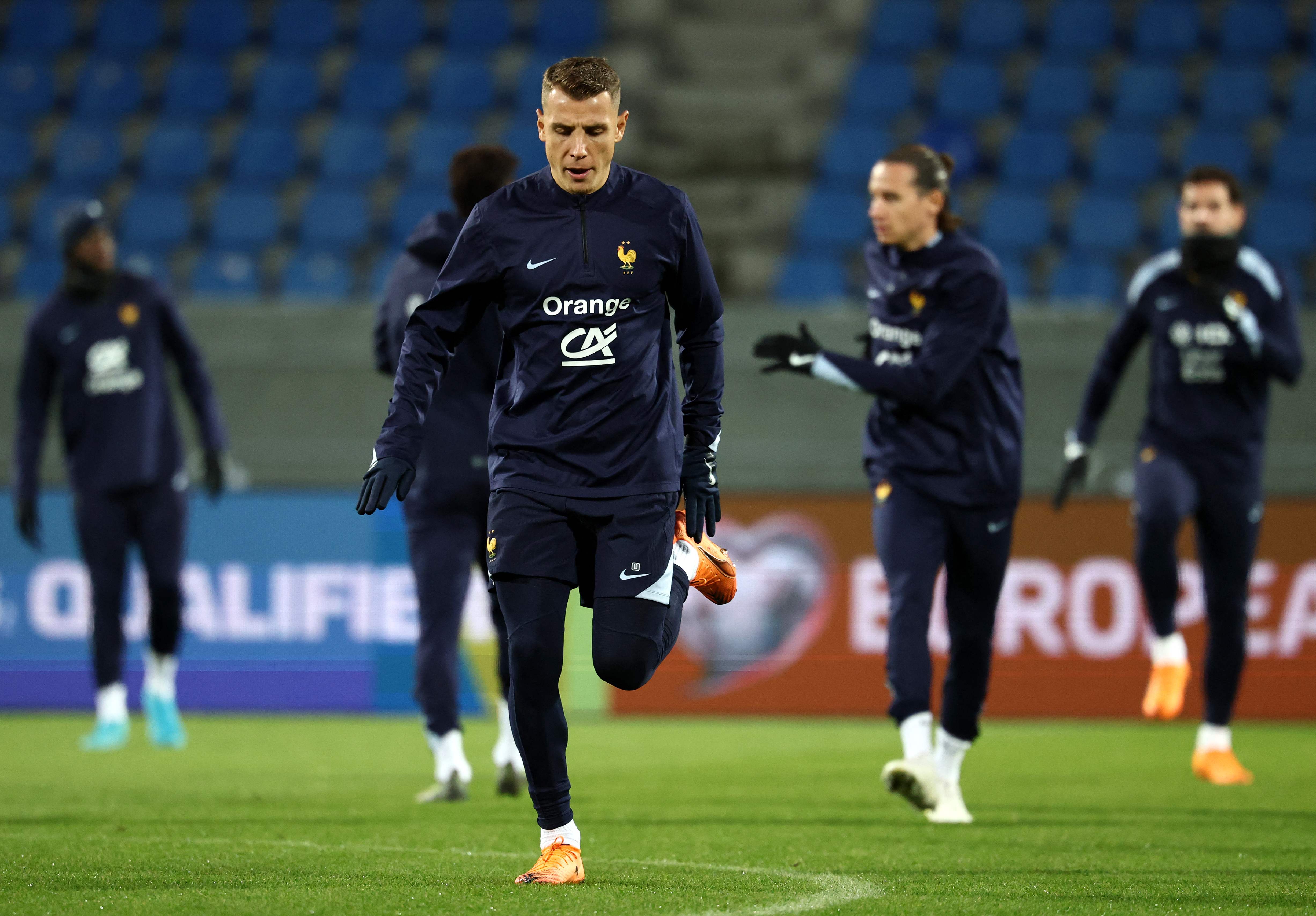 LOL英雄联盟下注平台-关于法国中场发威，助球队晋级位居榜首的信息