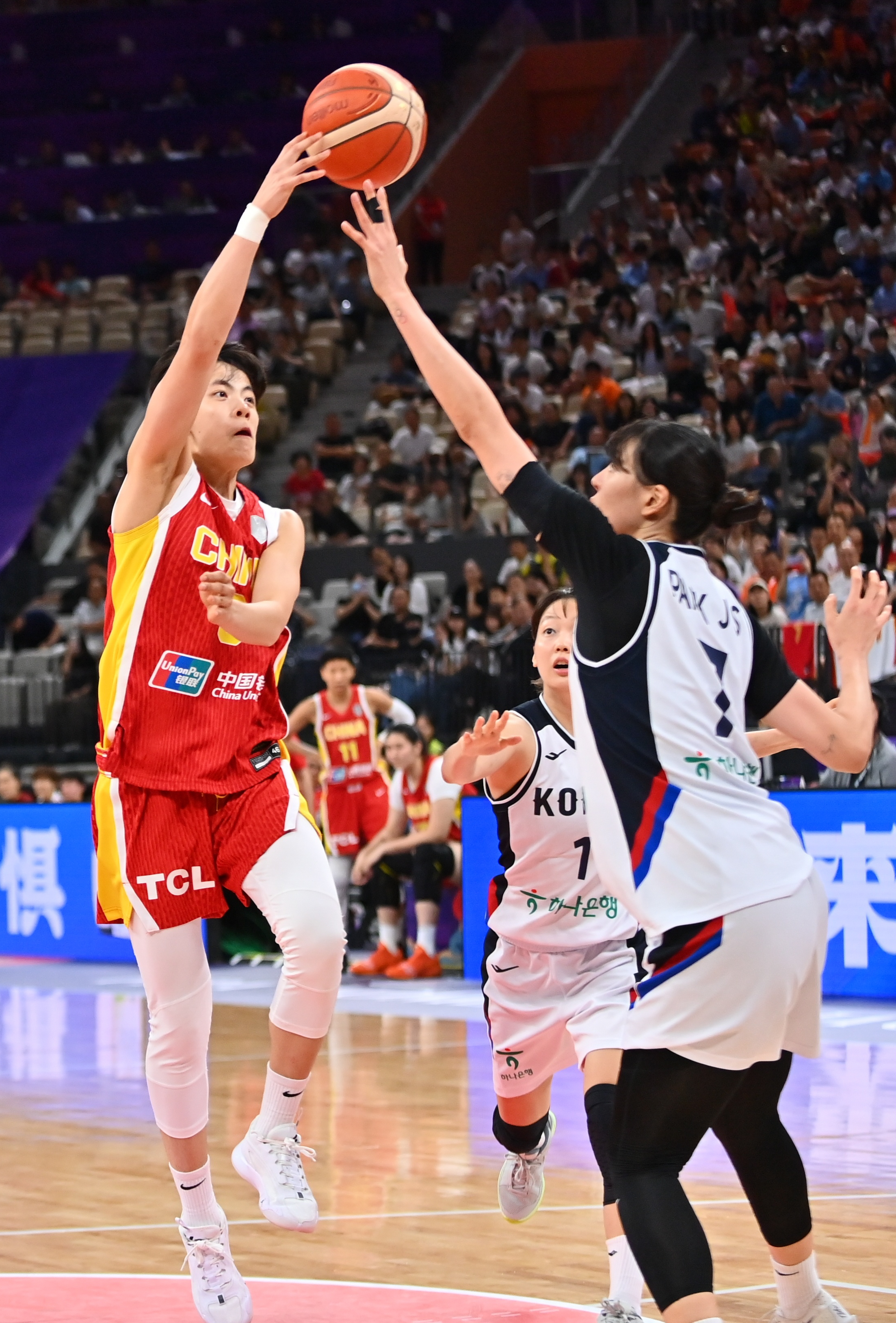 亚洲篮球赛事突围国内，争相争夺冠军(亚洲篮球赛事突围国内,争相争夺冠军是谁)