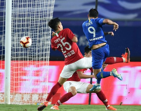 包含天津泰达客场挑战广州恒大，硬仗在即的词条