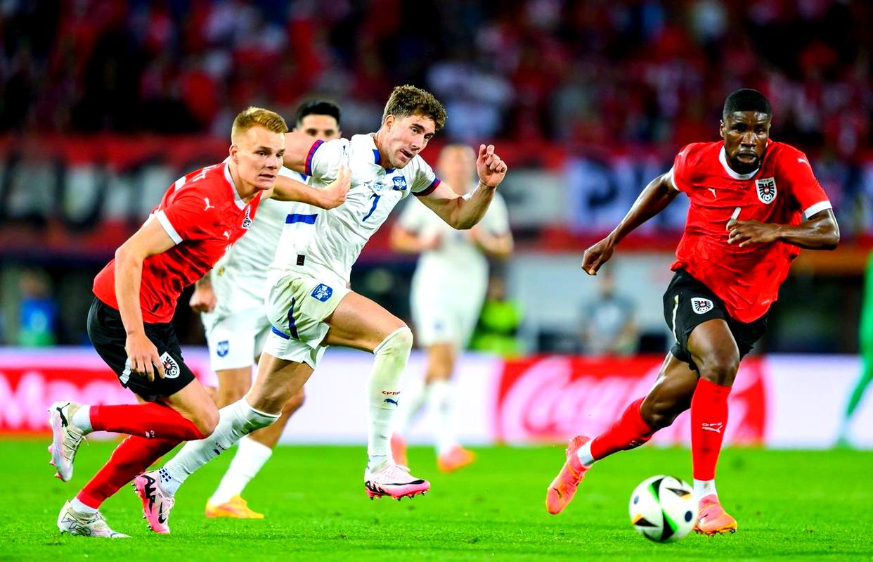 关键时刻！门兴主场逆转，稳住德甲榜首位置的简单介绍